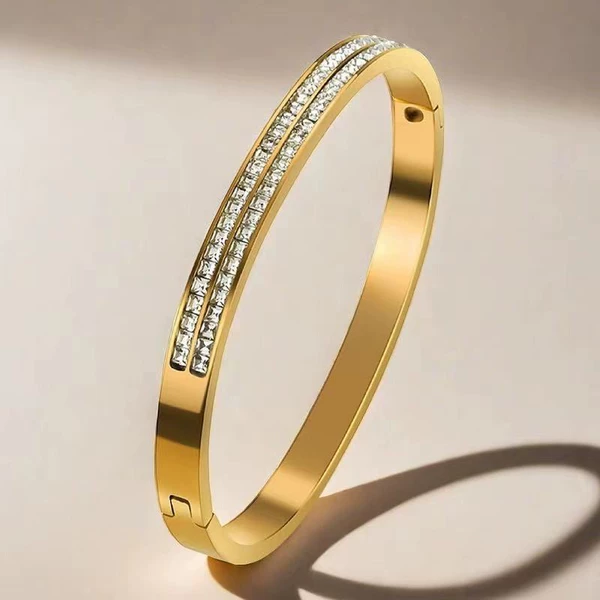 35-D-5 gold bracelet