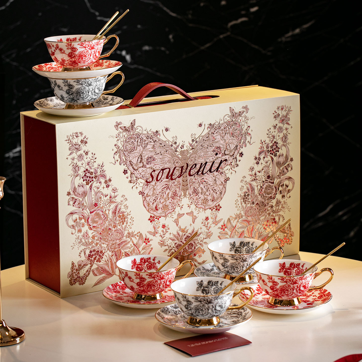 Shane Creative Japanese Rose Cup Juego de taza de té de la tarde de porcelana de hueso de lujo ligero Regalo de boda de cumpleaños de novia