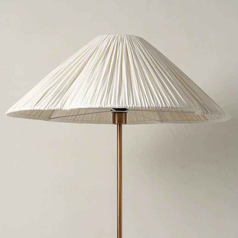 Современная настольная/торшерек? Wait: It's floor lamp. The text: "Modern design floor lamp, lights for bedroom, french style, trend of season, Italy" -> "Современная настольная торшер?" We must be precise: floor lamp = напольная лампа. So: "Современная напольная лампа с дизайном, светильник для спальни, французский стиль, тренд сезона, Италия"