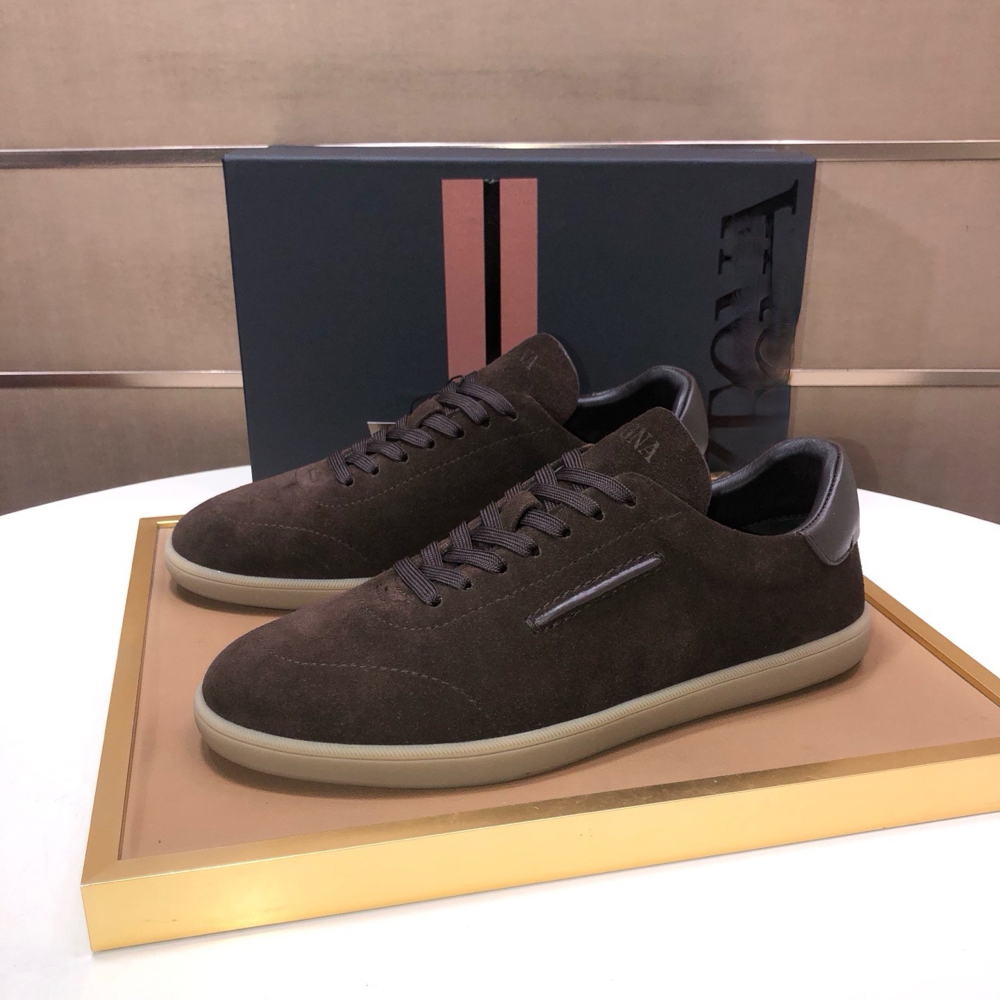 Estación europea retrógrado ganado cuero plano zapatos blancos para hombres con lazos de color combinados zapatos de skate casuales para hombres Lefour zapatos