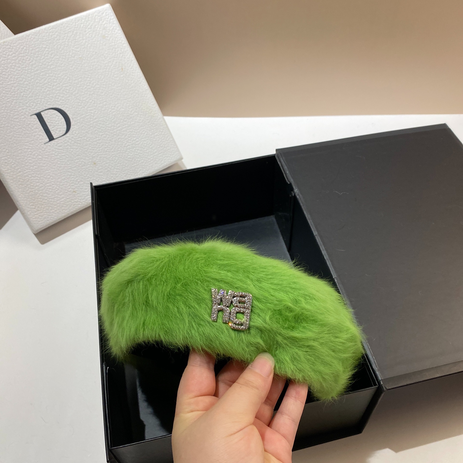 Rabbit hair beret women's Korean version autumn and winter plush diamond inlaid king octagonal fashion socialite style_voghion.com