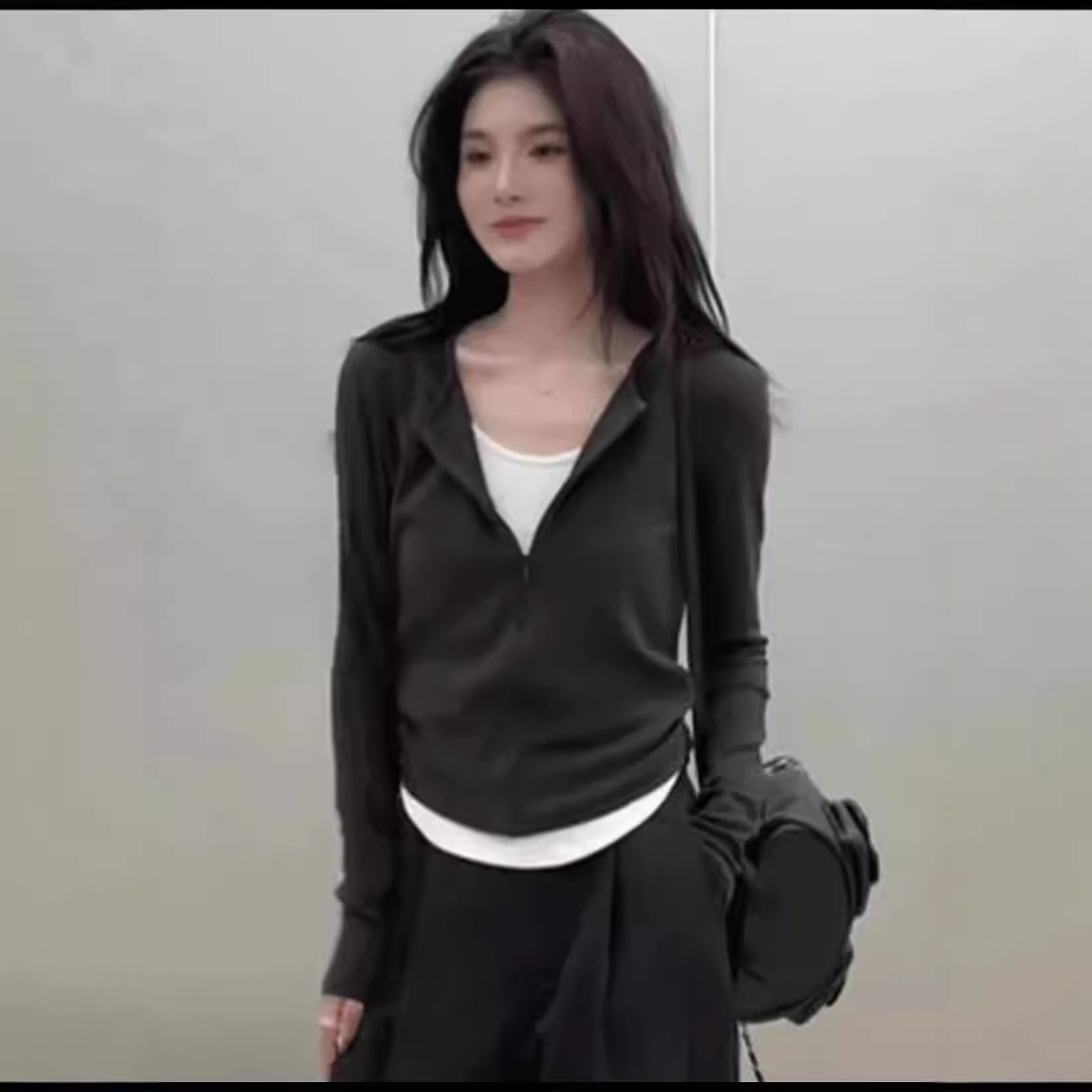 패션 콘트라스트 컬러 하프 오픈 칼라 가짜 두 DOVETAIL 티셔츠 2024 가을 새로운 외국 스타일 슬림 긴 소매 탑