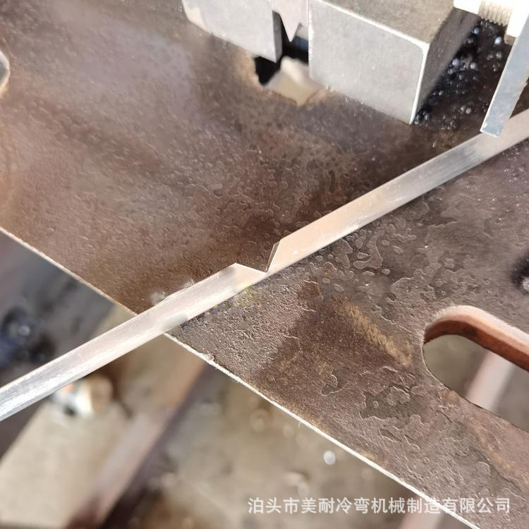 钢丝网包边机 安平铁丝网包边设备 全自动不锈钢V型槽成型机器