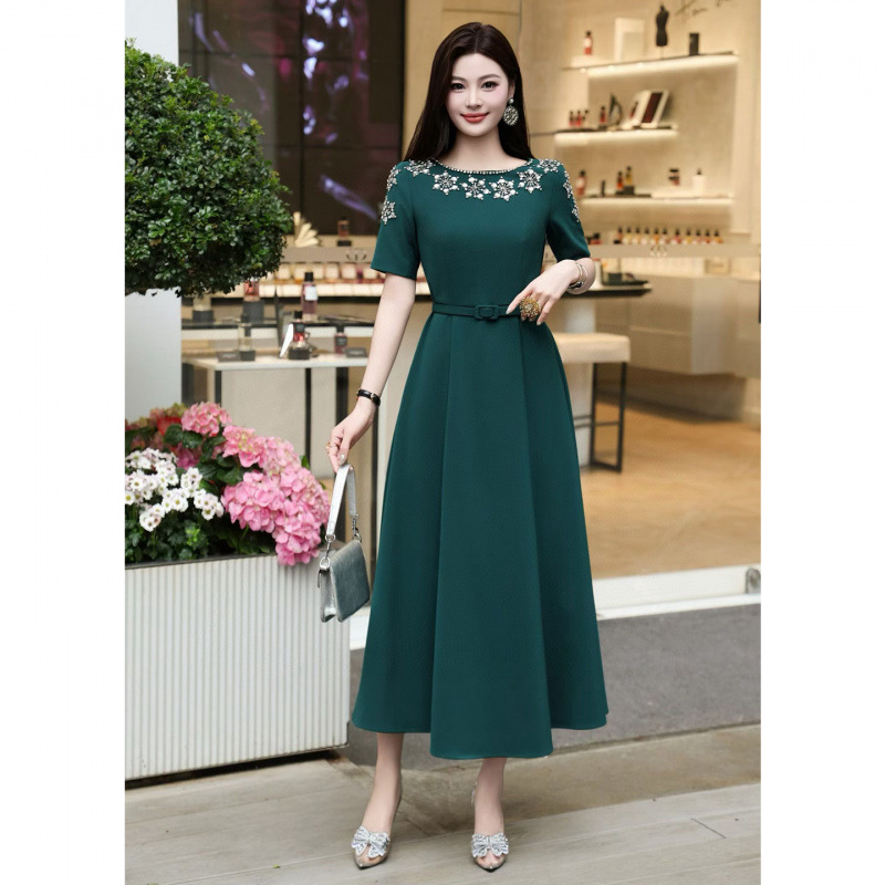2026 Spring/Summer New Style Heavy Embellished Floral Shoulder-Wrap Waist-Cinching Formal Evening Gown Long Dress
