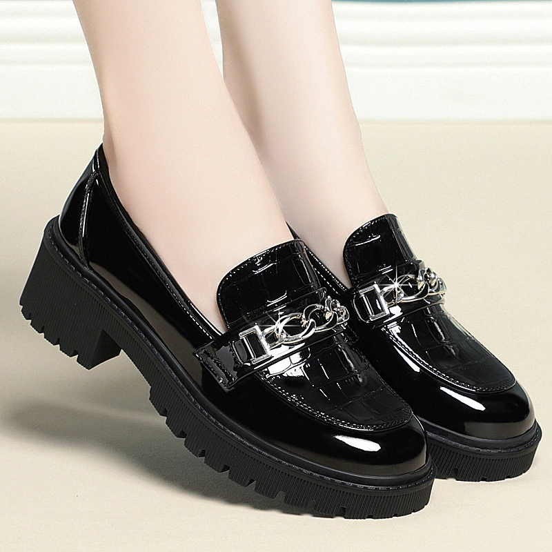 Мокасины женские новые удобные износостойкие в британском стиле, универсальная Однослойная обувь, увеличивающие рост роста, черные кожаные туфли из лакированной кожи в стиле ретро для женщин
