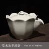Graw gray hand grab the pot