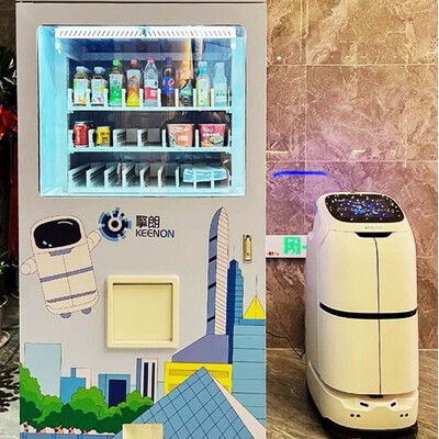 擎朗 Умный робот по доставке еды в отеле w3Lite едет в лифте и звонит по телефону, чтобы доставить еду в буфет