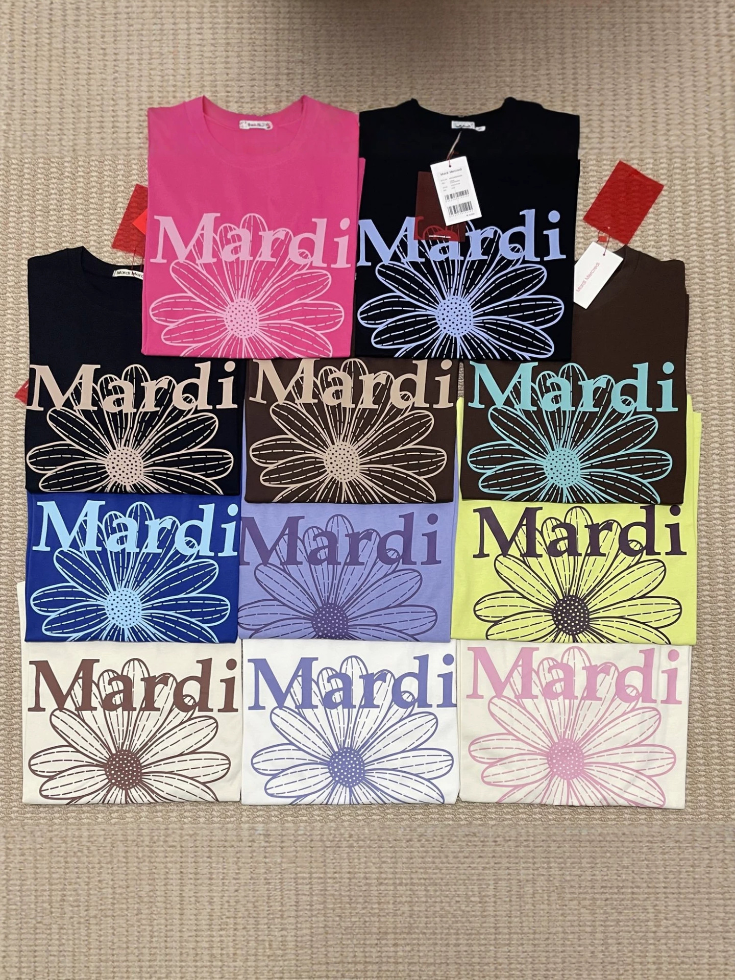 เสื้อยืดลายดอกเดซี่คลาสสิก Mardi สไตล์เกาหลี ยอดนิยมระดับนานาชาติ เสื้อยืดคอกลมแขนสั้น ทรงหลวม หลากสี คลาสสิก สำหรับฤดูใบไม้ผลิและฤดูร้อน ปี 26