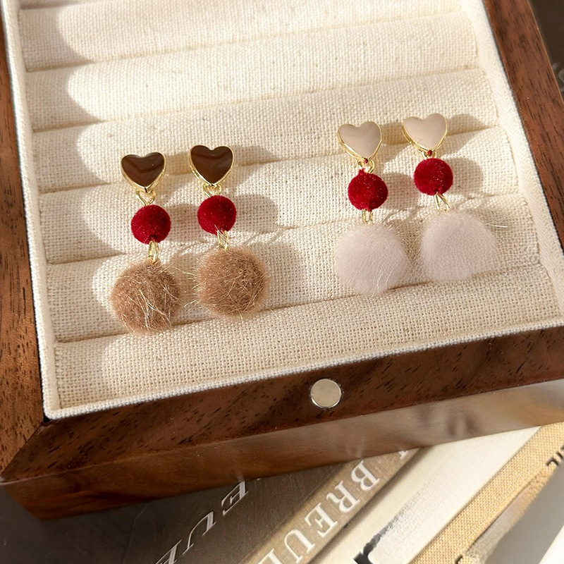Cute fashionable universal demi-season earrings