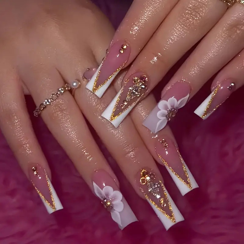 Cross-Border European and American Wearable Nails, Sweet and Cool Diamond Flower Nail Patches, Short Square Almond Fake Nails, Wholesale Sparkling Diamonds