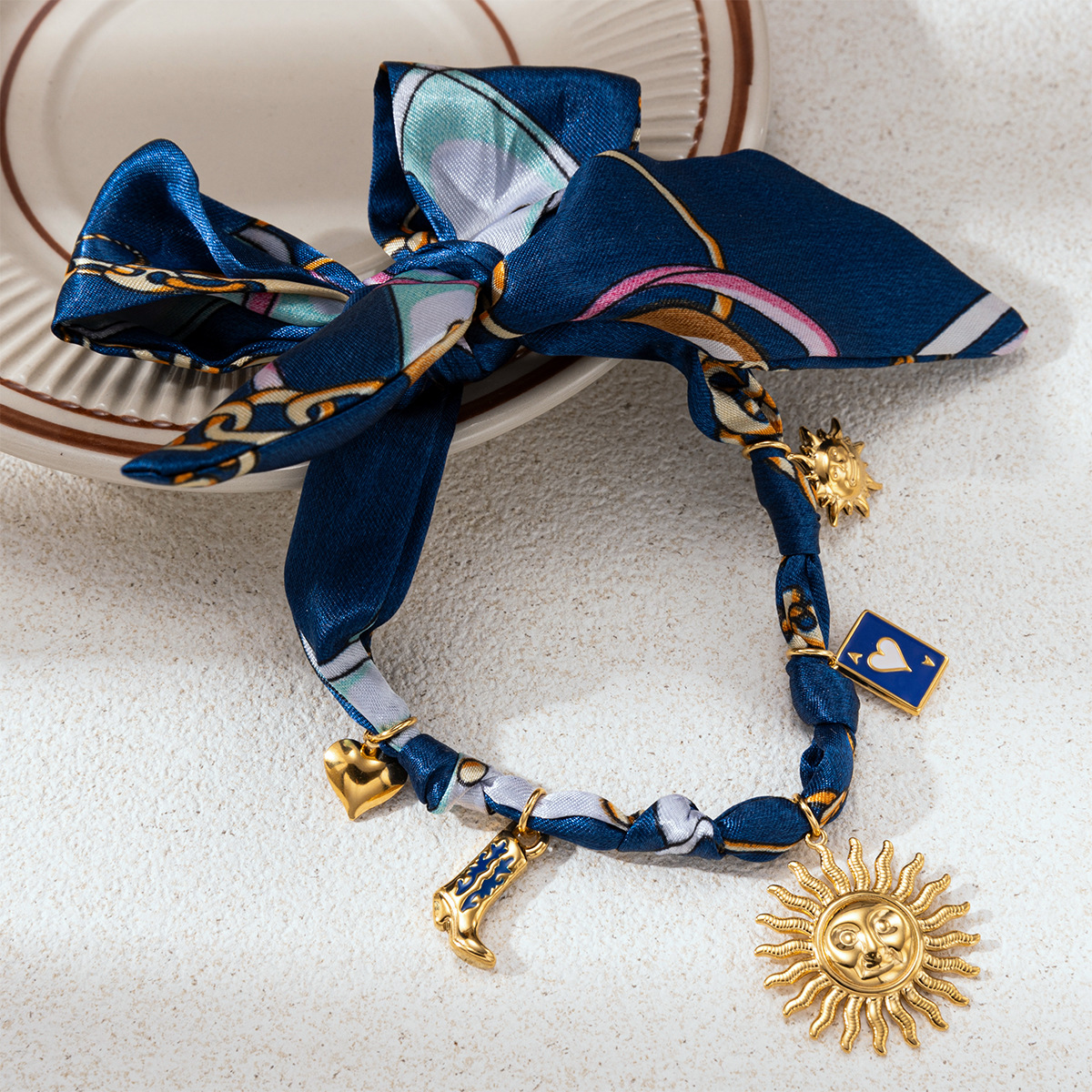 Collar de acero inoxidable TENA Europa y América lujo ligero de alto nivel sentido versátil colgante bufandas de sol collar de acero titanio no se desvanece mujer