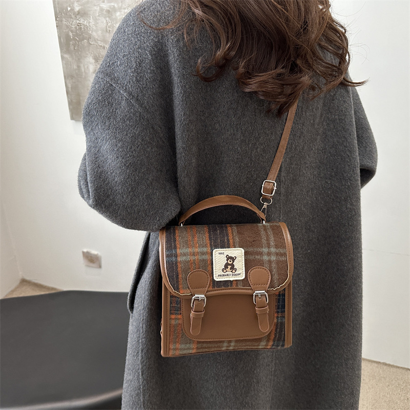 Nueva bolsa de invierno 2024 bolsos de moda de mujer mochila de hombro portátil de gran capacidad retro mochila de hombro