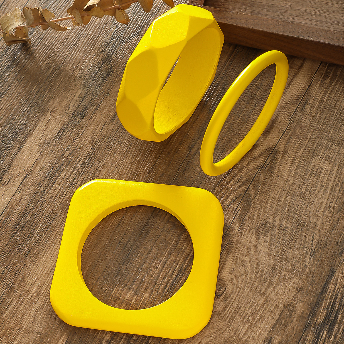 Solid Color Retro Classic Style Wood Bangle Wholesale display picture 6