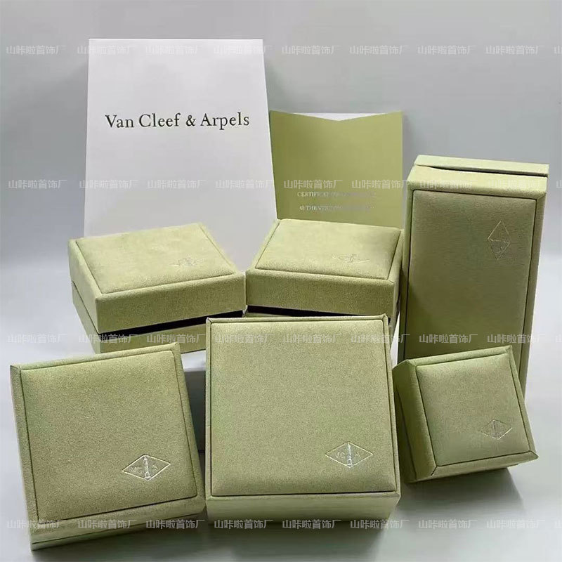 Vanjia Four-Leaf Clover Packaging Vc Gold Version Four-Leaf Clover Necklace Bracelet Ring Bracelet Ten-Flower Large Set Gift Box Wholesale