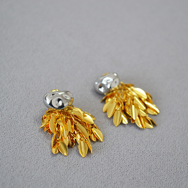 Tassel, Plating Design 1 Pair Simple Style Classic Style Solid Color Tassel Plating Brass Ear Studs