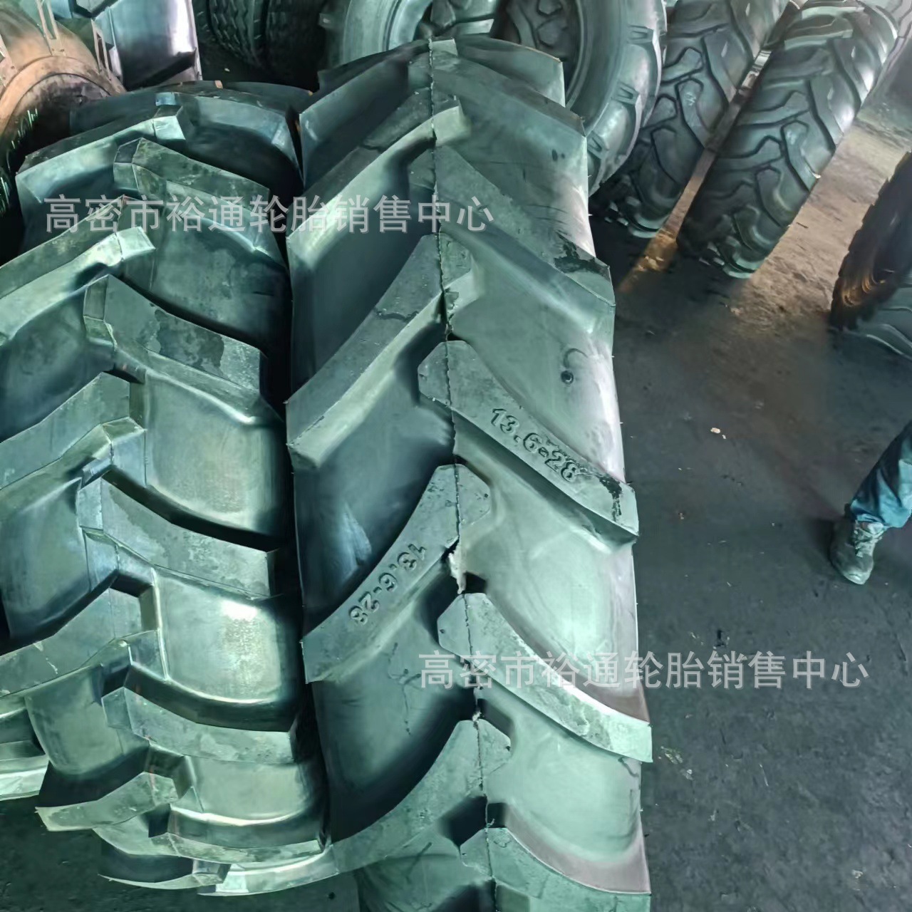 农用拖拉机联合收割机车轮胎13.6 14.9 16.9-28-30-34-38 R-1人字