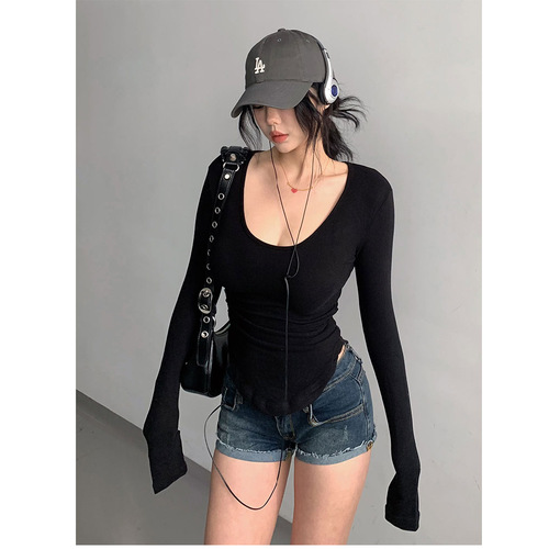Short, Irregular Long-Sleeved T-Shirt—Ultra-Cool Girl’s Purely Alluring Inner Layer Base Top for Women, Slim-Fit, Early Spring, Sexy Low-Cut Collar