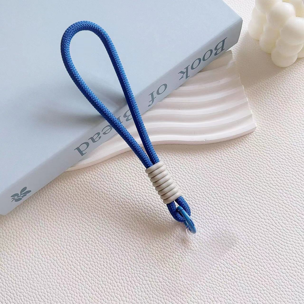 진한 파란색 + 밝은 회색