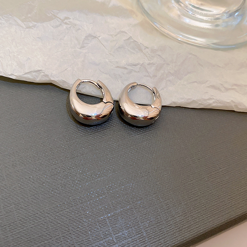 Aguja de plata diamantes geométricos aretes de perlas redondos ligeros de lujo de alta calidad pernos de orejas de estilo francés temperamento femenino orejas de nicho mayorista image 25