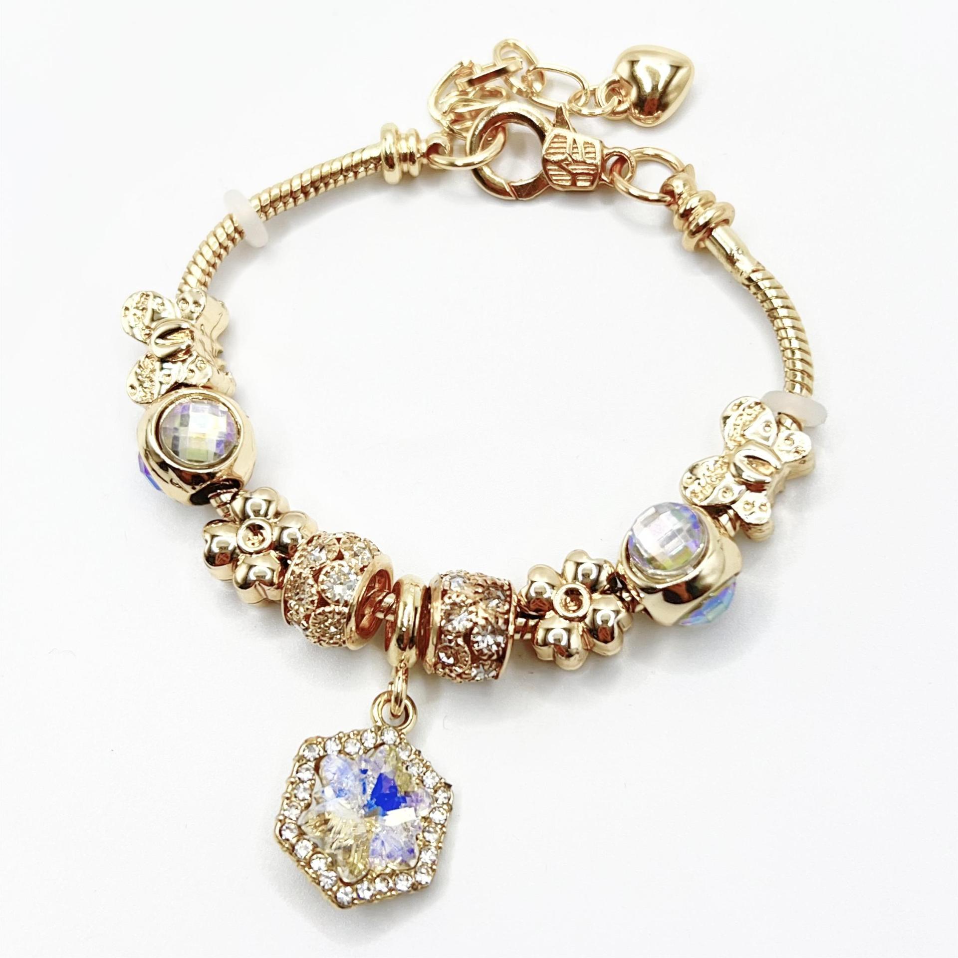 春夏の新型の小清新で甘い少女風のストライプの花の愛の蝶の数珠のブレスレットの透かし彫りのダイヤモンドの手の串