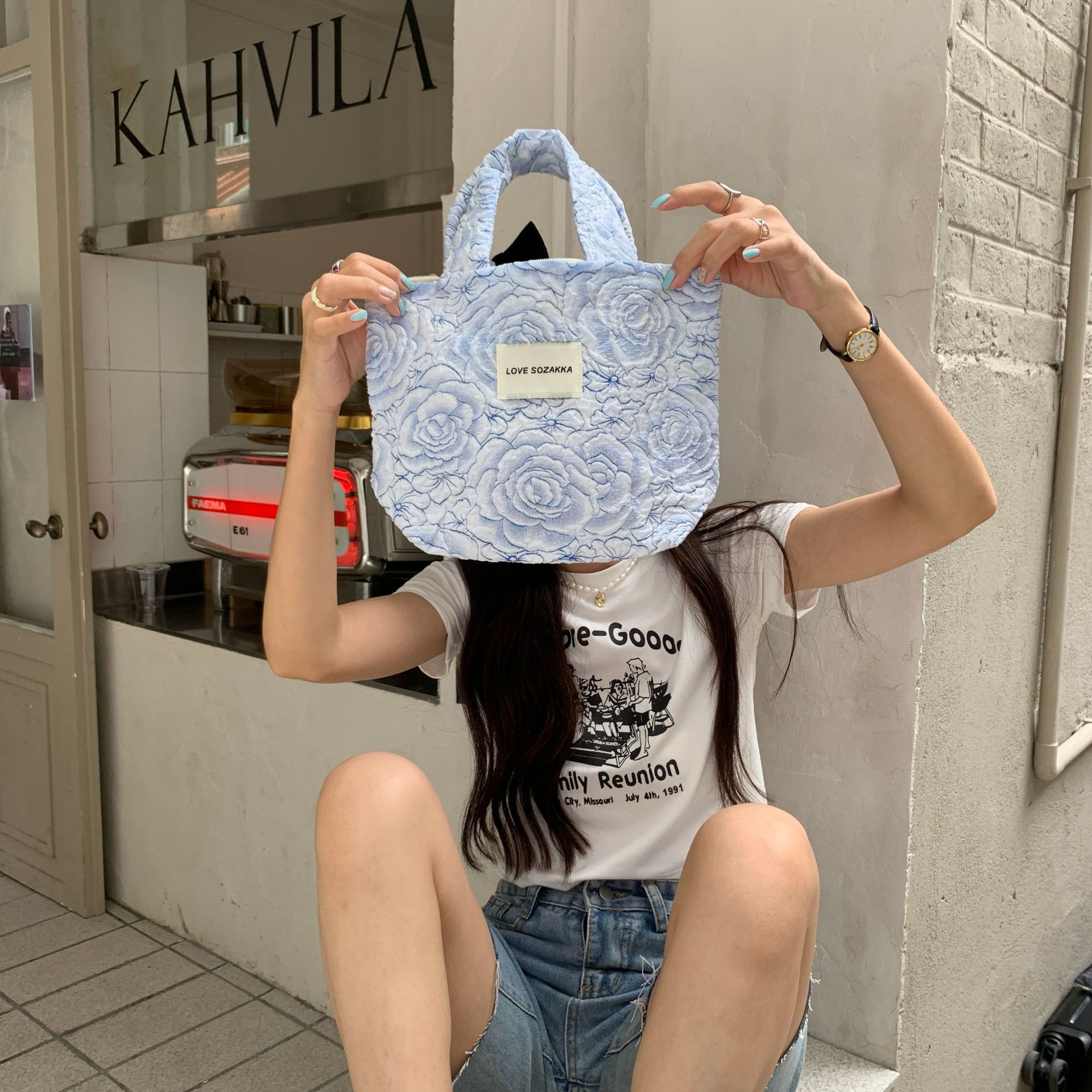 Wholesale of 25244 Jacquard blue rose large-capacity portable bags, clutch bags, storage bags, ladies' tote handbags undefined