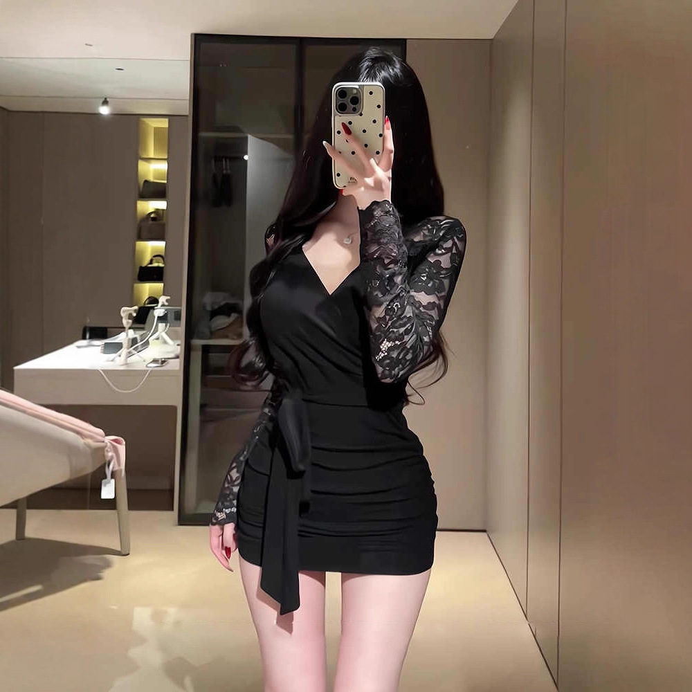 黑色气质V领长袖内搭连衣裙女装春季辣妹修身显瘦蕾丝包臀短裙子