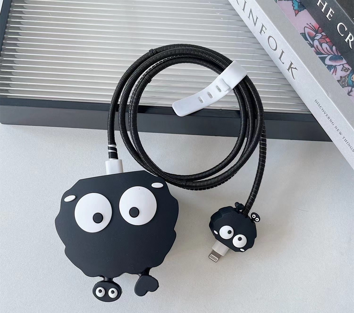 2024 nueva cubierta protectora de cabezal de carga rápida estándar británico de dibujos animados de 20W para cargador de Apple 20WPD plegable de tres enchufes