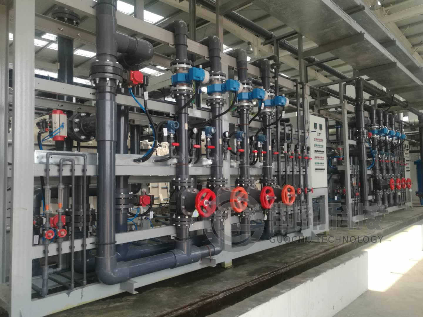 国初科技专业提供特种耐碱电荷膜设备