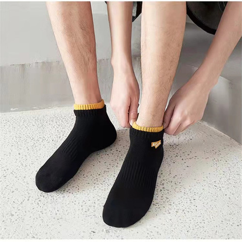 Embroidered socks for men, 100% cotton boat socks, solid color cotton socks, trendy Ins style, black and white combed cotton socks for men, wholesale