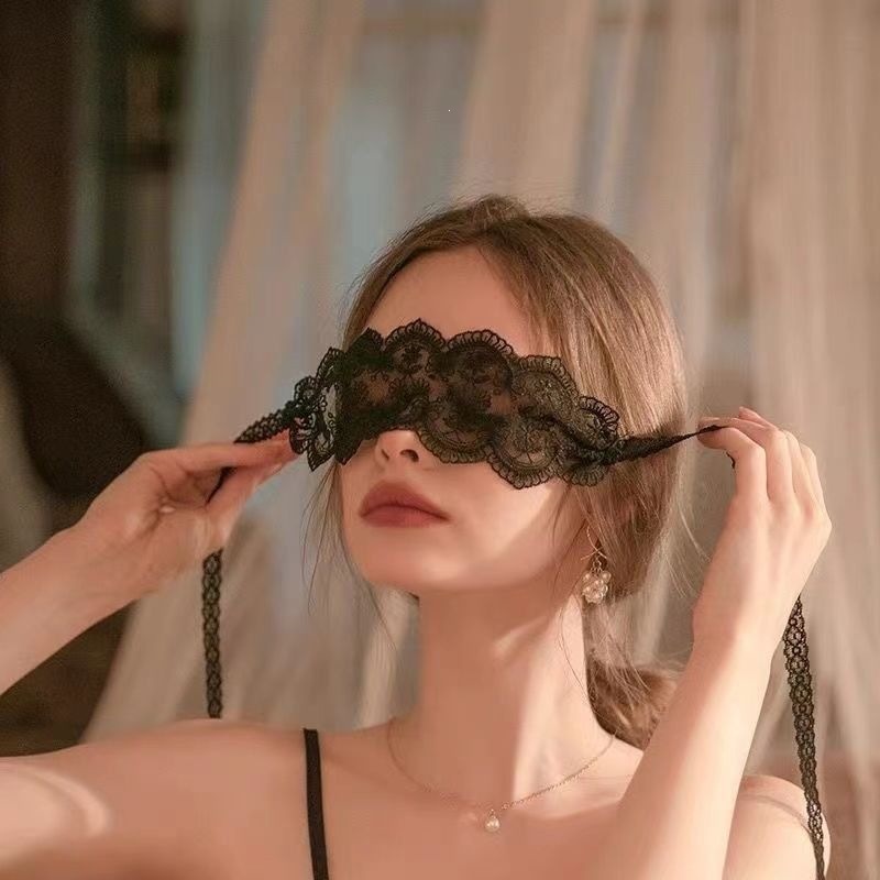 Pure desire style lace hollow blackout eye mask with embroidered lace and straps, a charming and beautiful mask for photos, thin and lightweight
