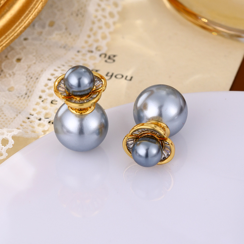 Pendientes de botón con circonita y perla para diario_voghion.com