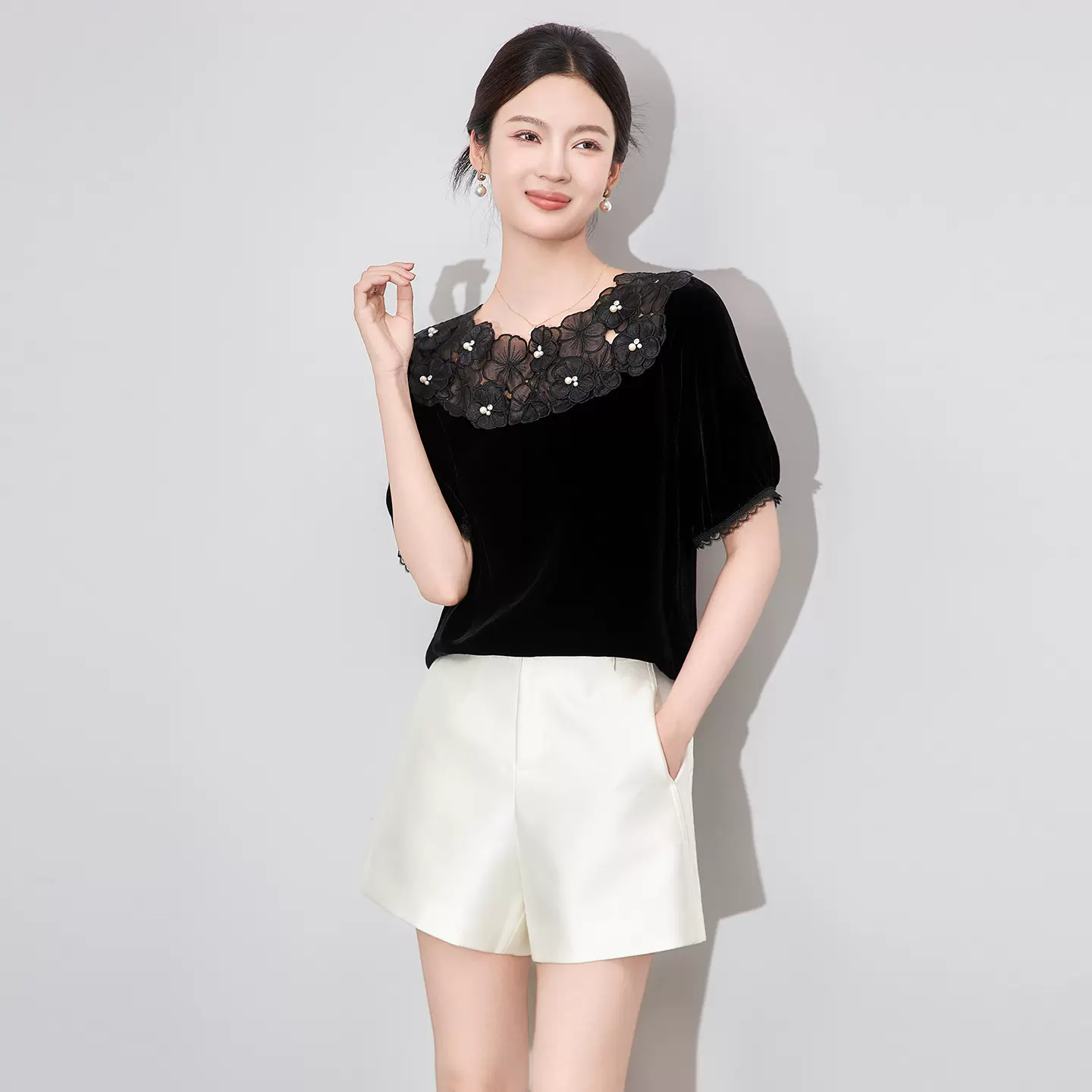 2510203-高品质圆领花朵钉珠精致优雅真丝丝绒短袖上衣女夏款南油