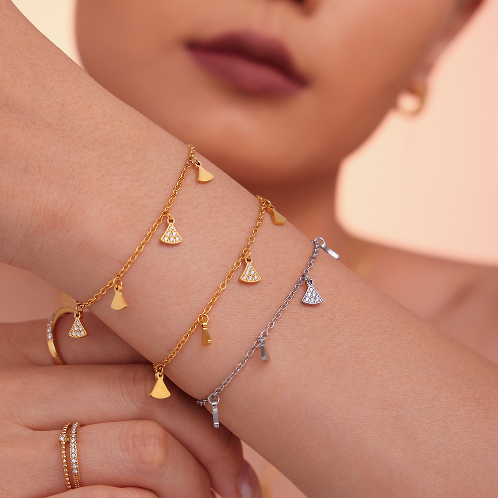 Minigonna geometrica con set di accessori multipli con zirconi intarsiati, collana, bracciale, acciaio al titanio placcato in oro vero, copricapo_voghion.com