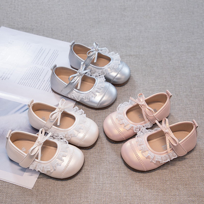 Zapatos de cuero de moda para niñas 2026 primavera y verano nuevos zapatos de arco de encaje para niños zapatos de princesa de estilo único