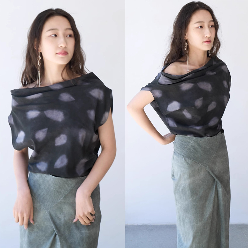 Топы с воротником с открытыми плечами и однотонным воротником с шелковым принтом. Летние повседневные миниатюрные, стильные, элегантные и элегантные топы.
