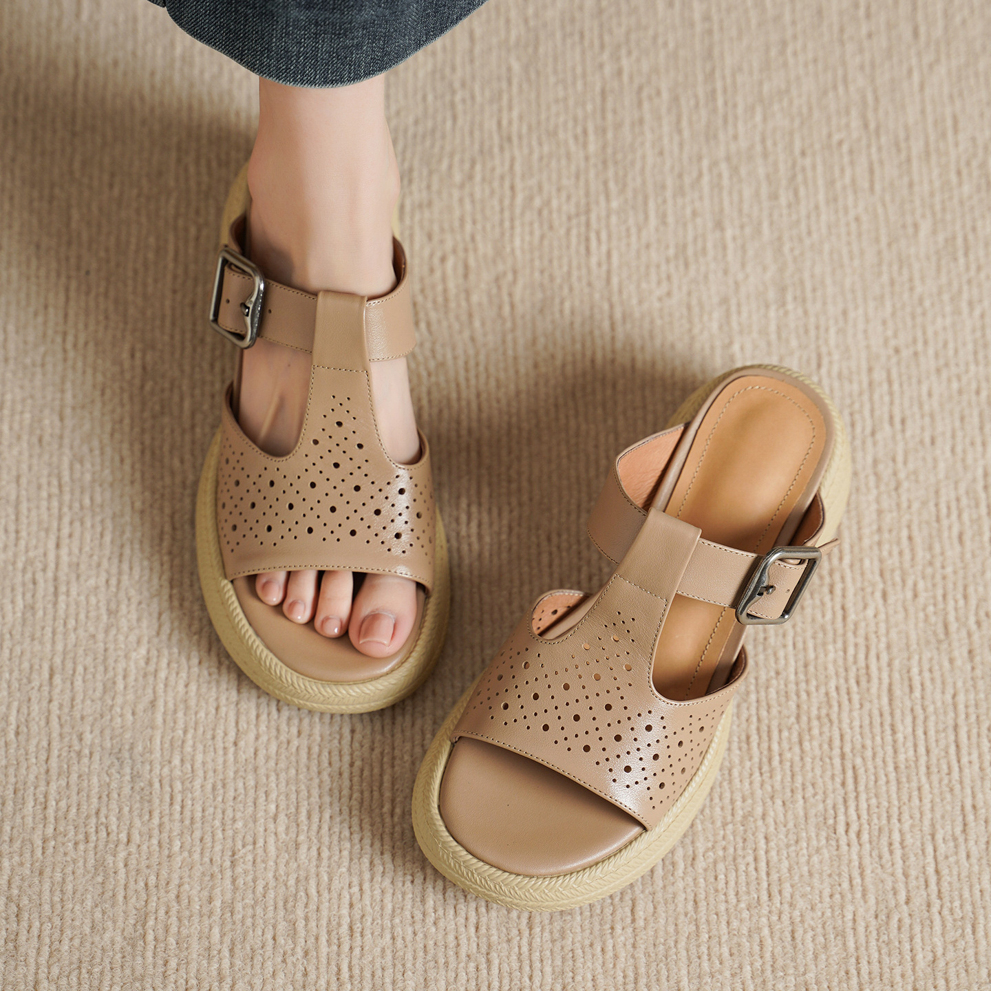 Sandal nữ da bò cao gót quai chữ T đế dày — đen