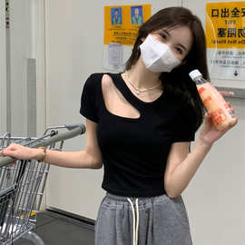 短袖T恤女夏季2022设计感小众辣妹修身显瘦甜美短款上衣ins潮批发