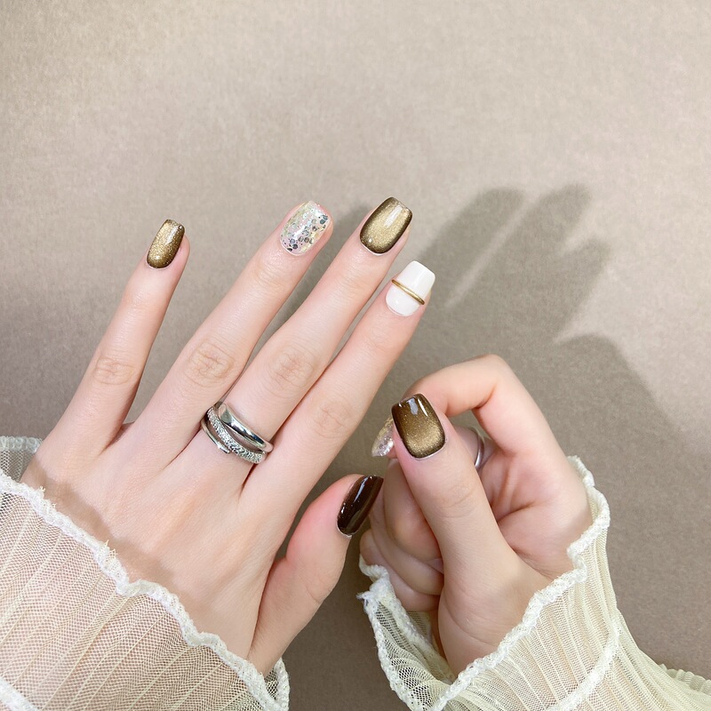 Caramel Brown Nail Tips with a High-End Feel, Glass Bead Cat-Eye Design, Suitable for Autumn and Winter, Brightens Complexion, Suitable for Students and Pregnant Women