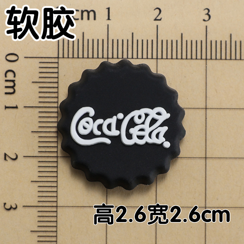 부드러운 접착제 검은 콜라 병 뚜껑 2.6cm
