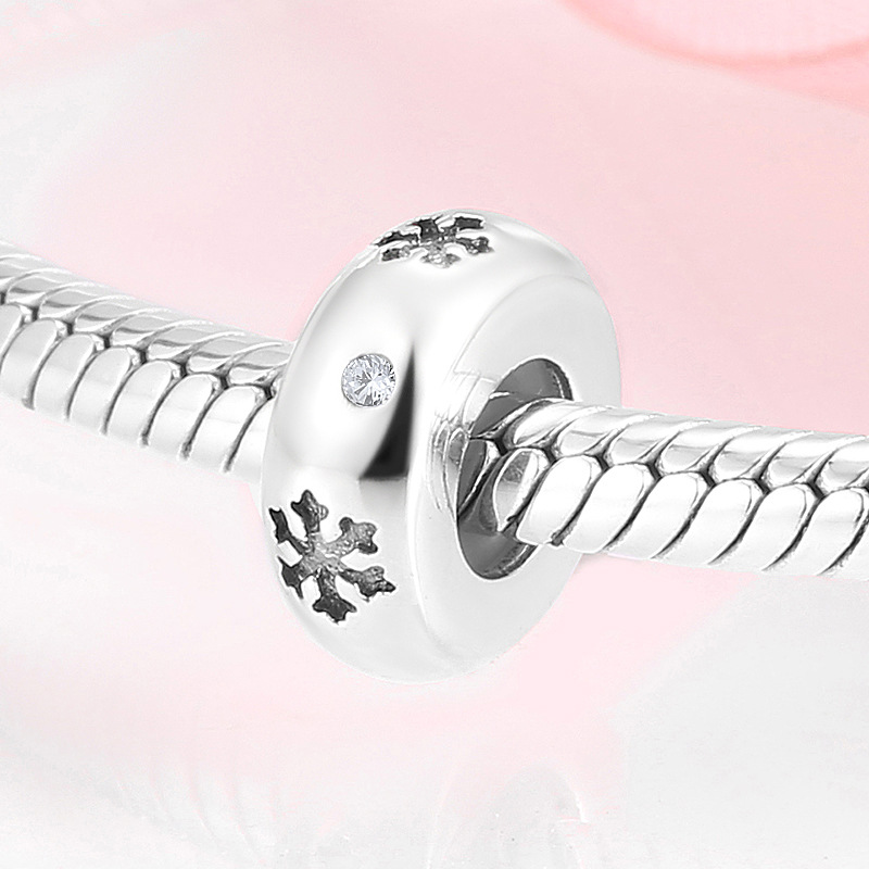 Weihnachtsschmuckherstellung S925 Sterling Silber Schneeflocke Spacer Perlen Weihnachtsarmband DIY Zubehör Weibliches Geschenk String Schmuck Positionierungsperlen_voghion.com