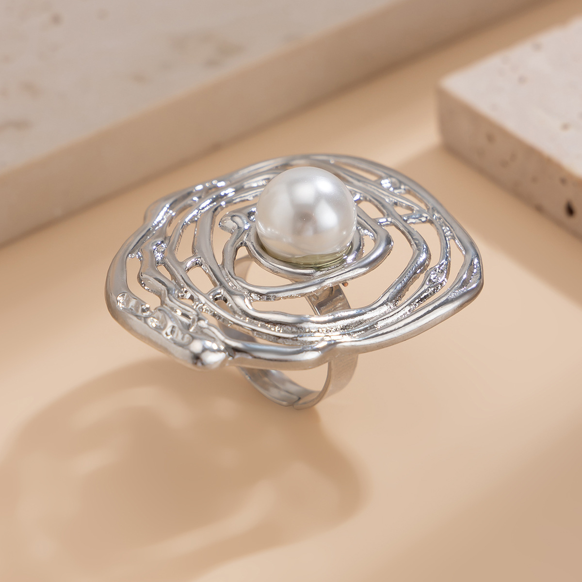 20g Weight Artificial Pearls Inlay Material Open Rings Classification 1 Piece Quantity Banquet, Travel, Selfie Occasion Alloy Material Leaf Pattern Women's Gender Plating Design Elegant, Lady, Simple Style Style Elegant Lady Simple Style Leaf Alloy Plating Imitation Pearl Women's Open Rings 1