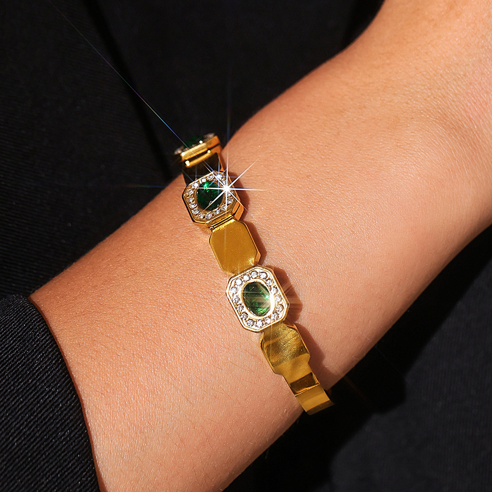 Titanium Steel Block Green Diamond Buckle Bracelet, Personalized, Light Luxury, Versatile, Temperament Bracelet_voghion.com