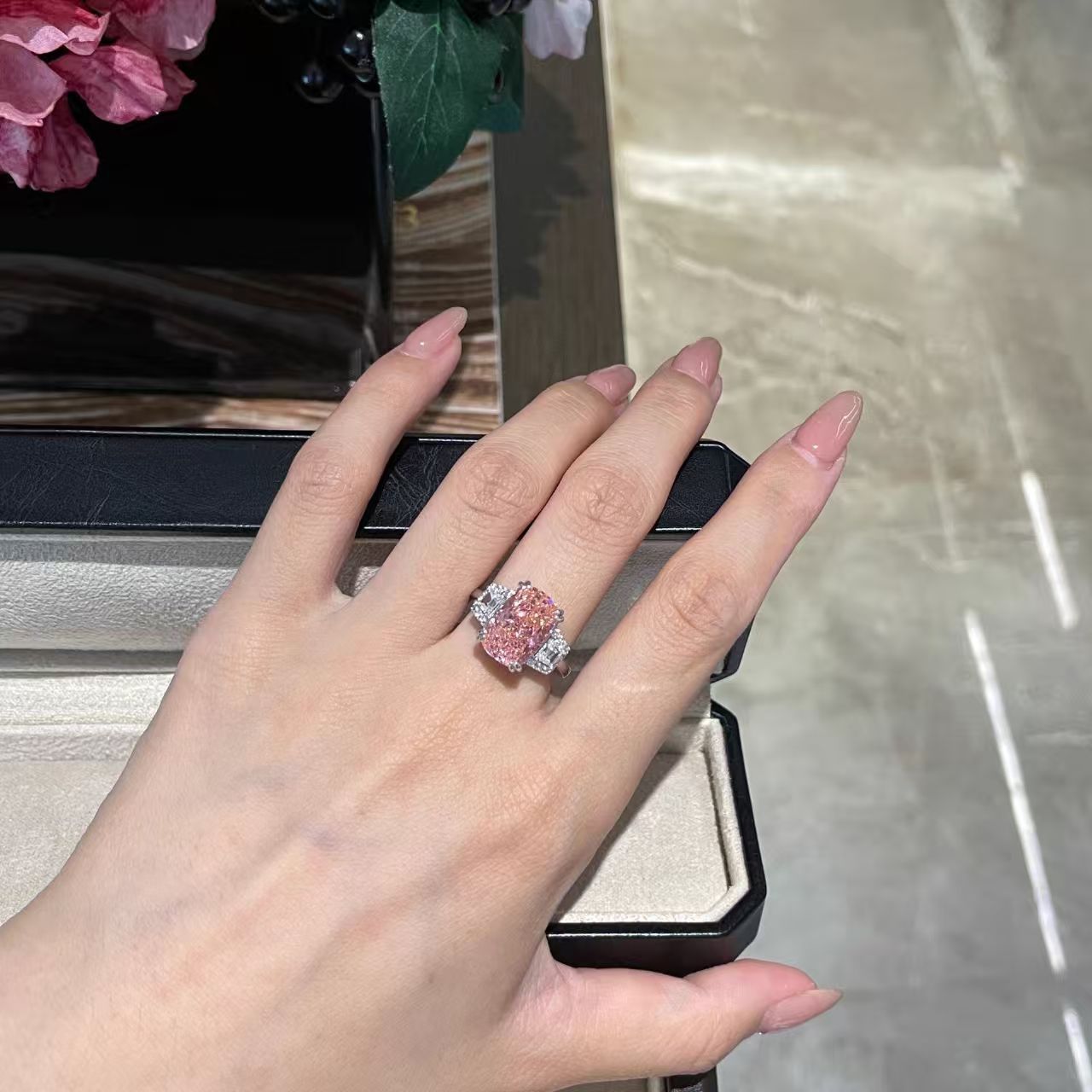 High-end Artificial Pink Ice-cut Designer Ring Light Luxury Style_voghion.com