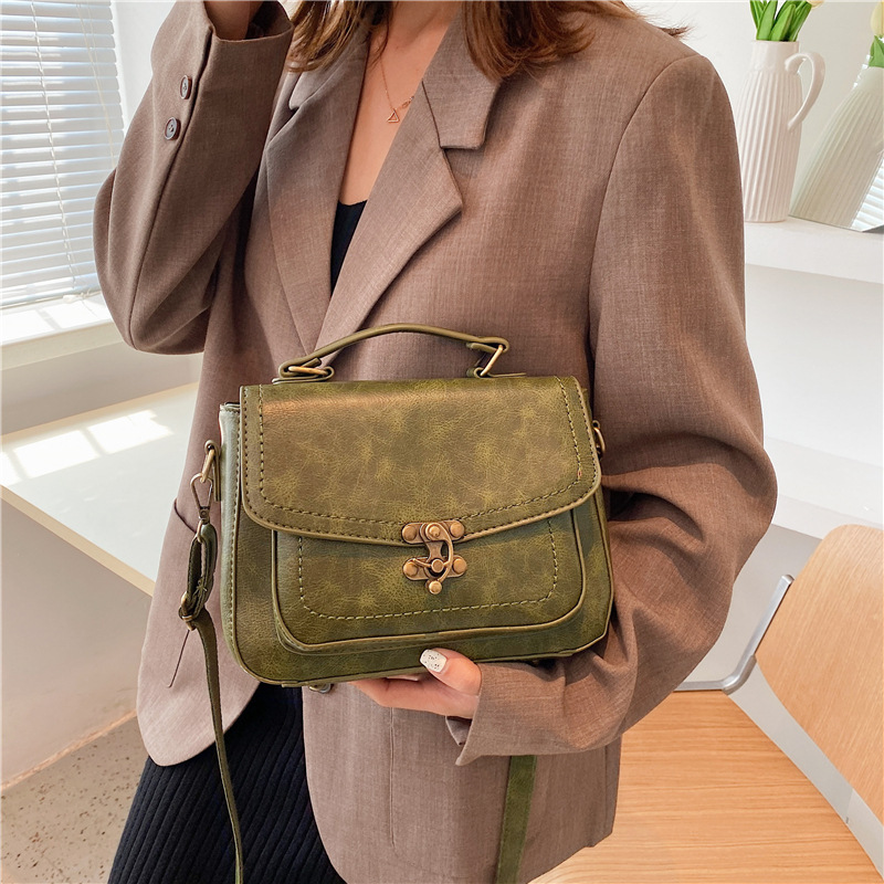 2024 neue kleine quadratische Tasche Retro-Stil Handtasche PU-Leder Retro Lock Schnalle beliebte Mode vielseitige Damentasche minimalistische kleine Tasche_voghion.com
