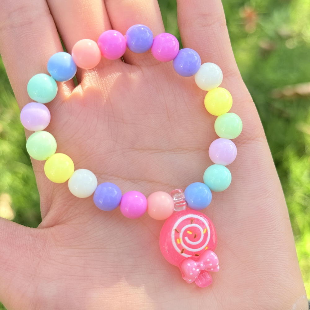 Pulseras infantiles coloridas con cuentas y varios colgantes de dibujos animados, accesorios de alta calidad y exquisitos para niñas, regalos de cumpleaños, productos al por mayor.