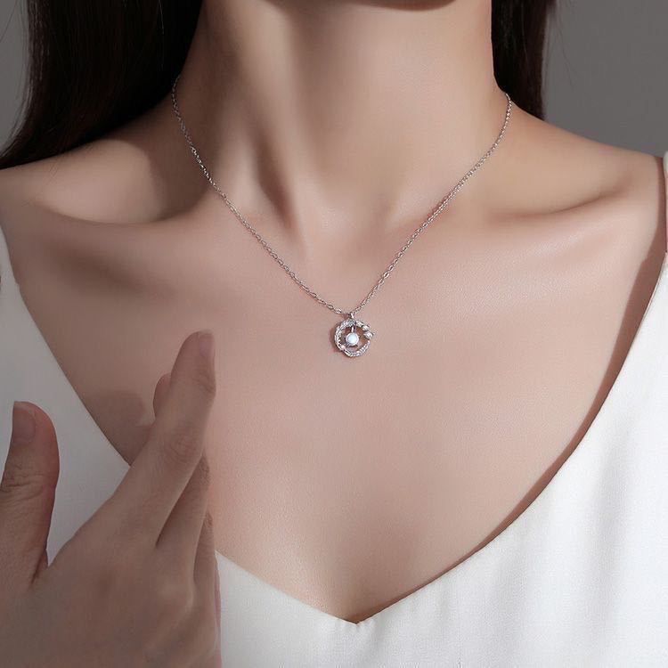 새로운 깃털 목걸이 여성 문스톤 펜던트 INS 틈새 디자인 센스 패션 가을 하이 퀄리티 인터넷 유명 보석