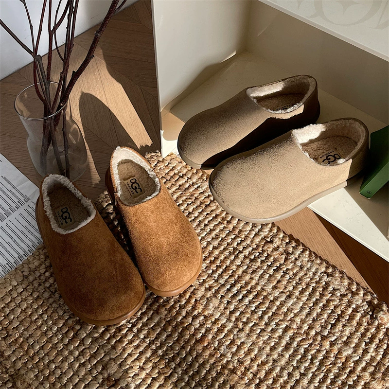 Ретро уродливые милые дикие меховые туфли женщины осень и зима 2024 новый стиль носить меховые плоские хлопчатобумажные тапочки женщины