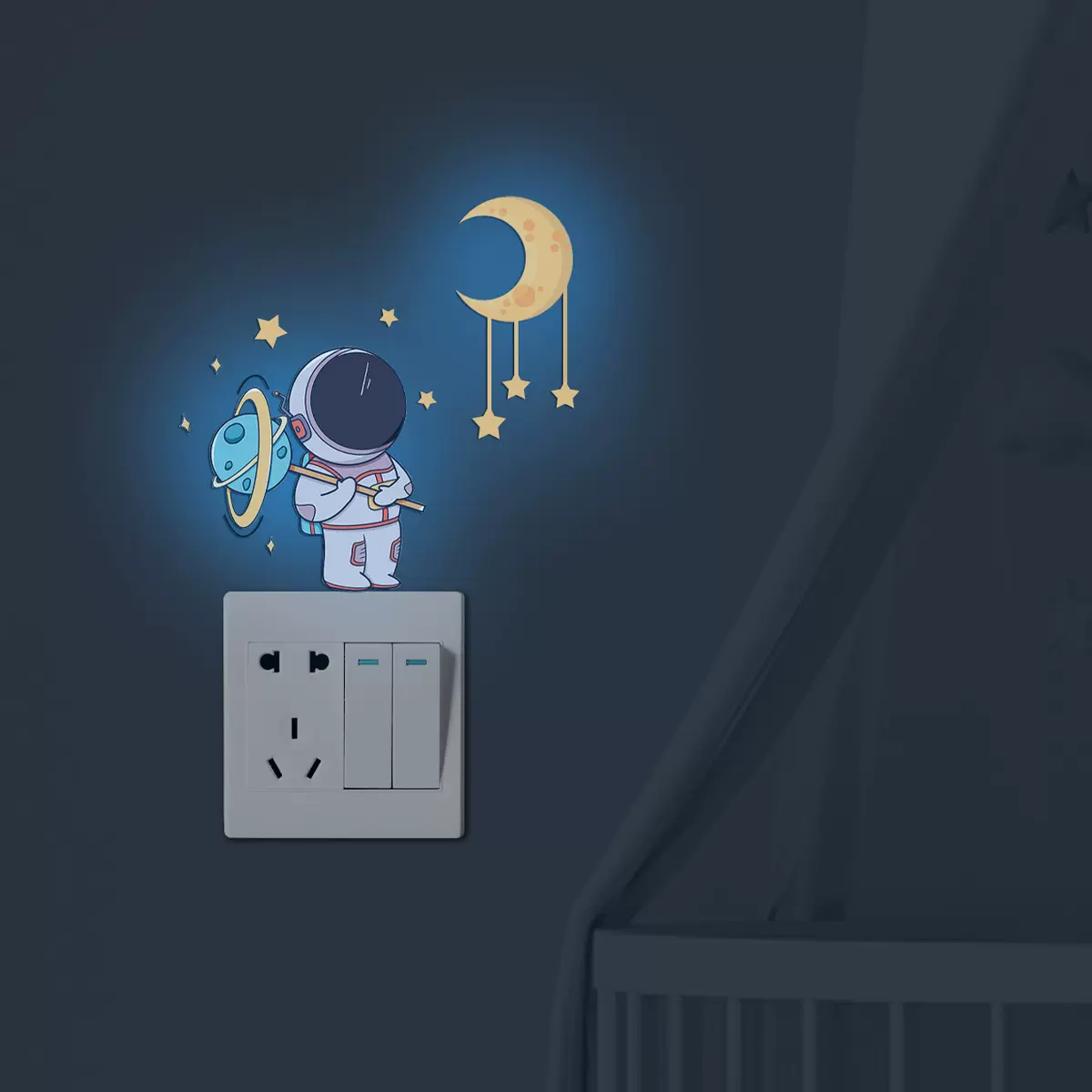 夜光宇航员星星月球开关贴儿童房发光装饰墙贴客厅卧室自粘贴纸