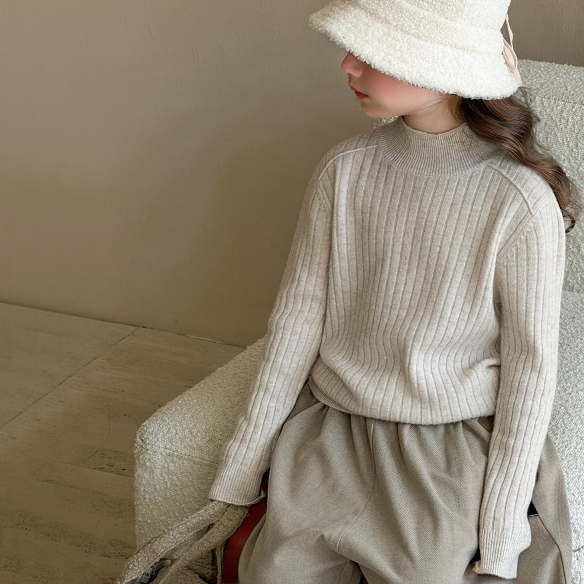 Suéter de ropa infantil otoño e invierno nuevo suéter de lana de niñas de cuello medio alto suéter de punto de estilo extranjero overhead camiseta de fondo de moda