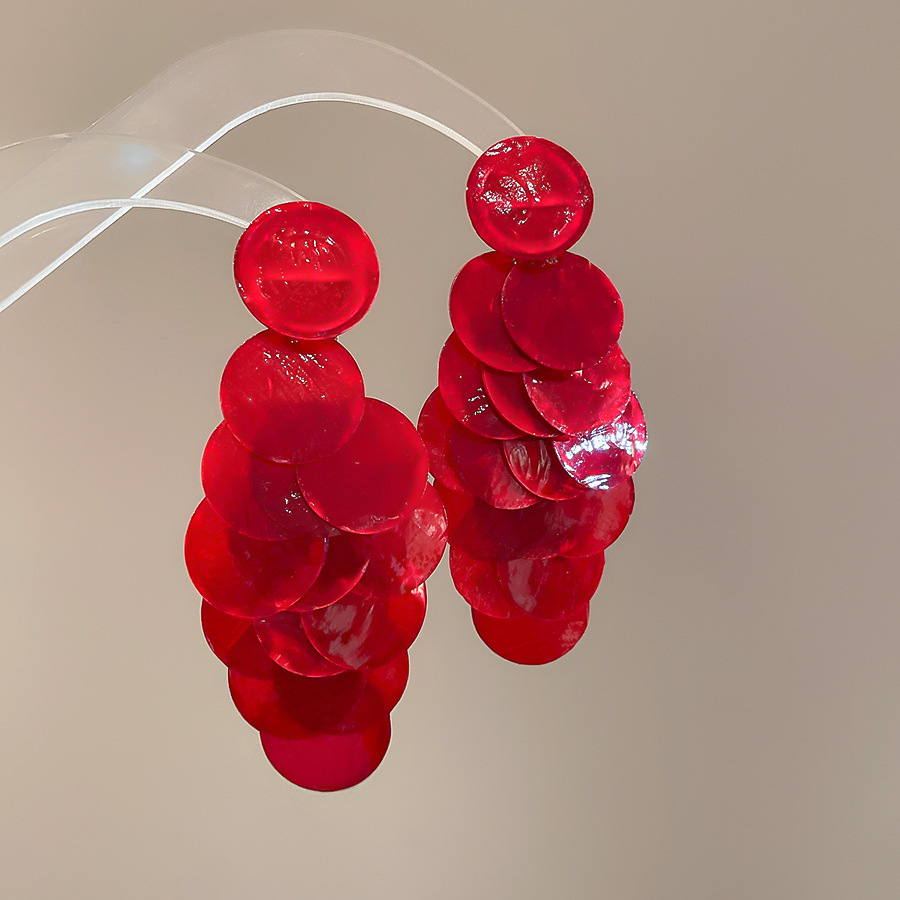 Pendientes de borla de concha redonda con aguja de plata Pendientes de temperamento de estilo de vacaciones junto al mar Pendientes de todo fósforo de alta gama de moda al por mayor